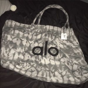 Alo yoga tote bag with tag